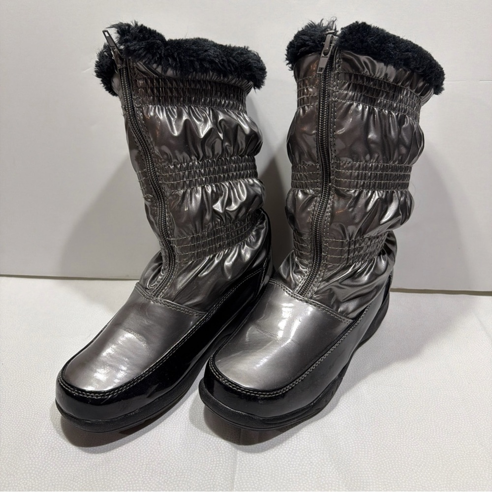TOTES Snow Boots, Chrome And Black Girl's Youth Size 3M Hardly Worn